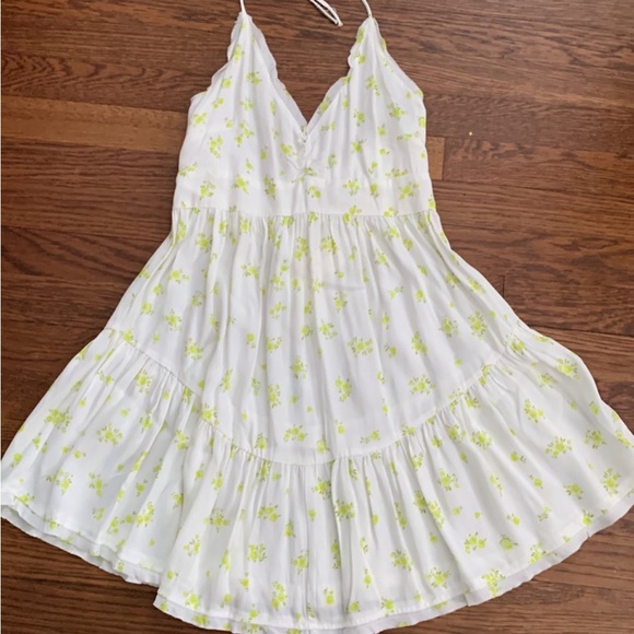 Skylar + Madison Dresses & Skirts - Skylar + Madison white petite flower dress.  New! Size small